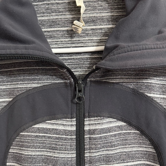 Lululemon Athletica Gray and Black Striped Running Jacket Size 8 - Picture 3 of 10